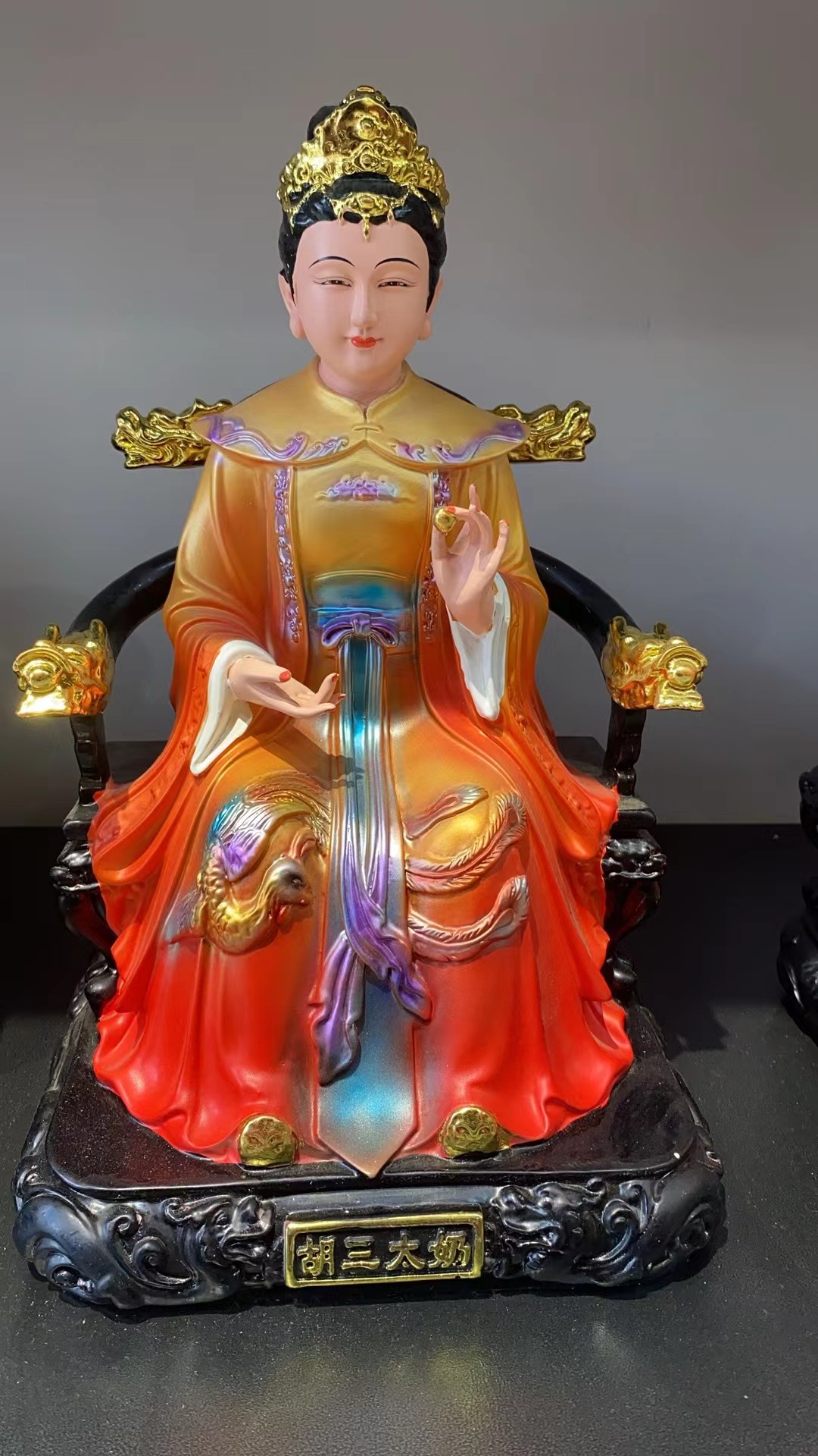 12寸树脂彩绘东北四大家族龙椅胡三太奶神像