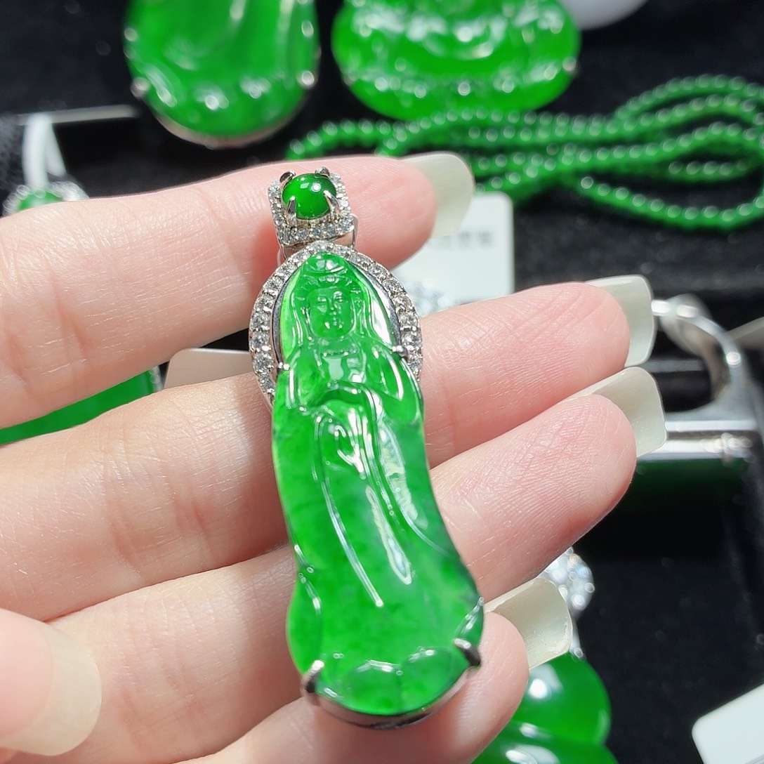 翡翠未镶嵌颈饰11