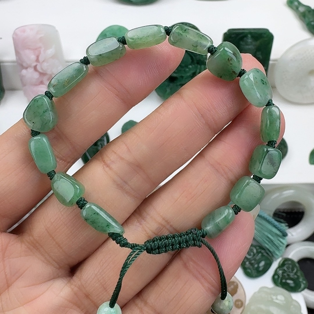 独山玉未镶嵌颈饰