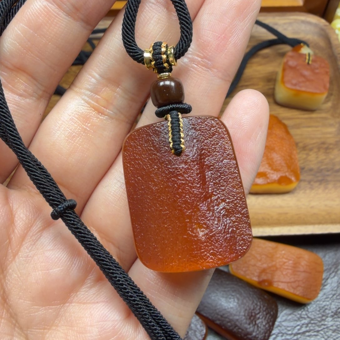 琥珀未镶嵌吊坠(赠链)