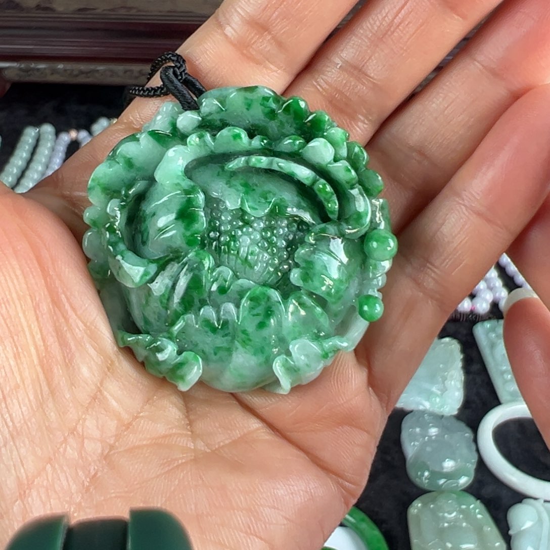 翡翠未镶嵌项圈天然翡翠牡丹挂件