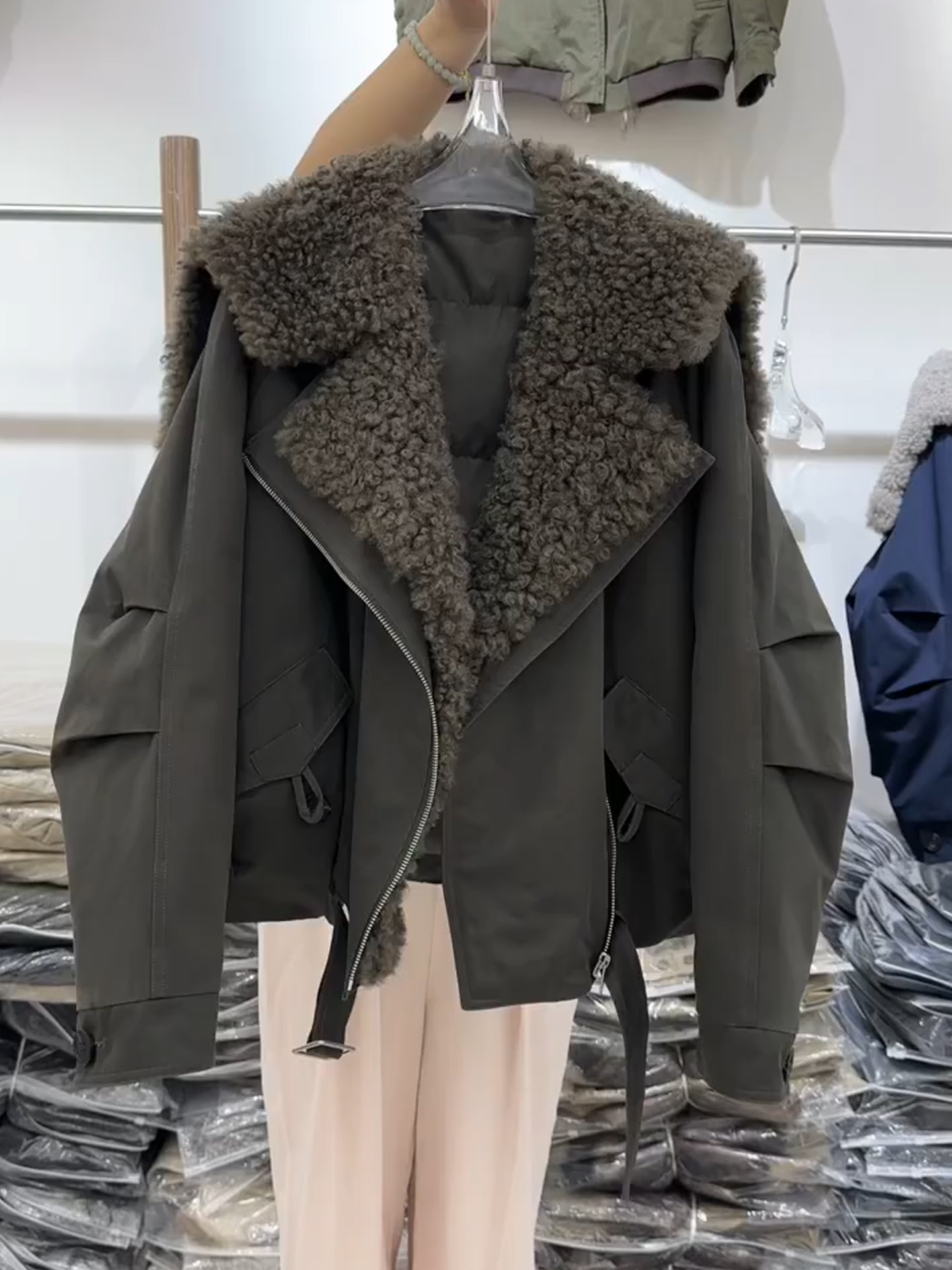 复古气质羊羔毛领棉服女2025冬季新款今年流行爆款保暖派克服外套