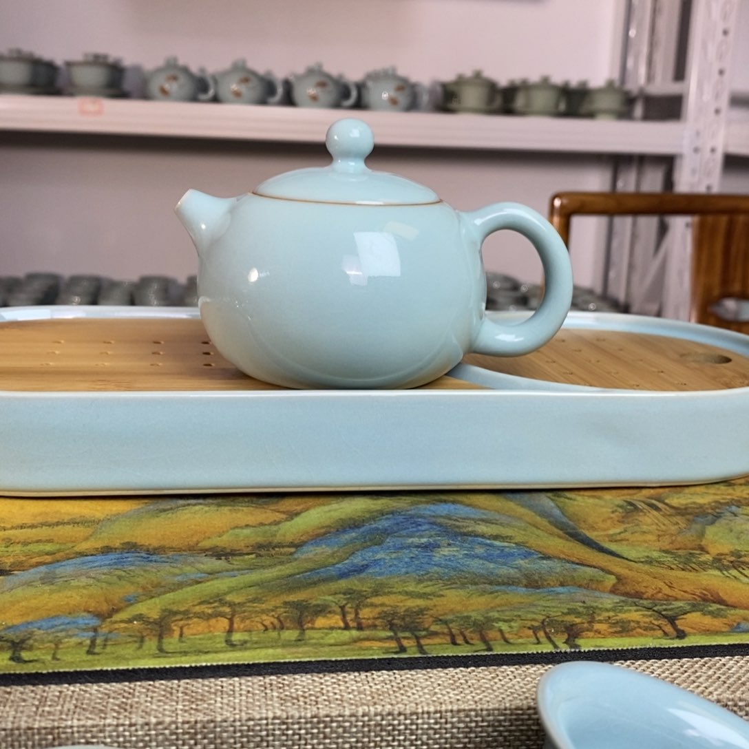 【闪购商品】天青西施壶微微瑕。。。。。。。