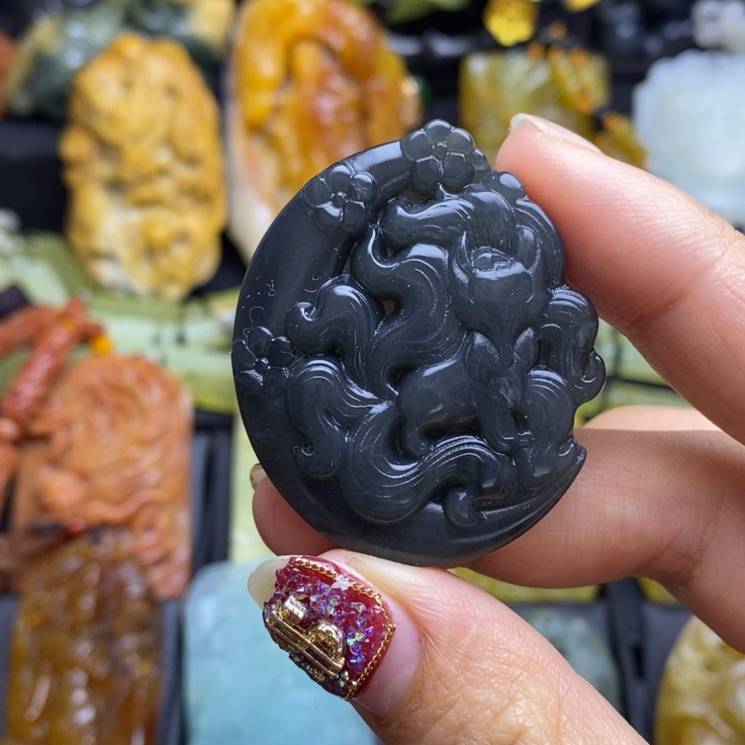 蛇纹石玉颈饰未镶嵌