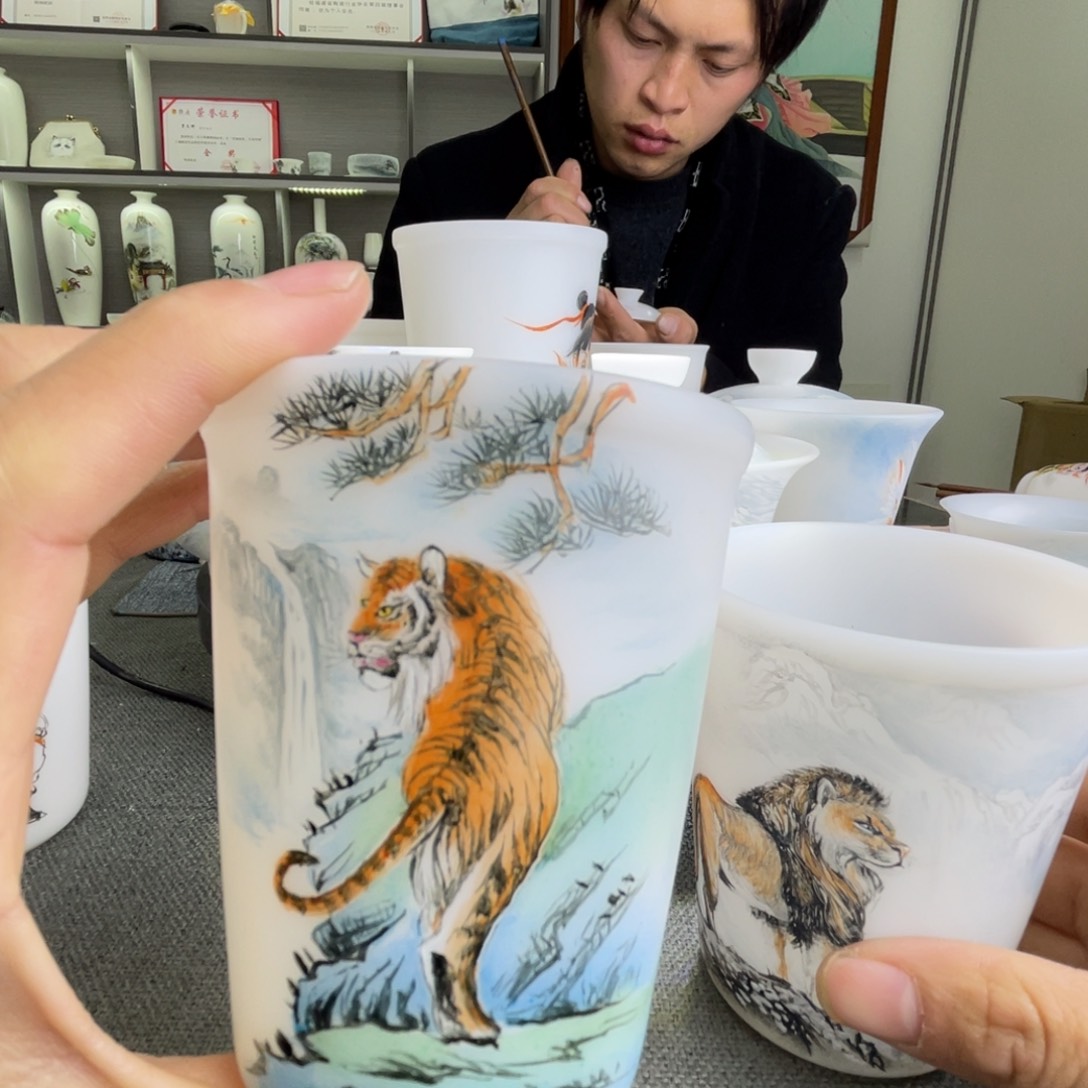 手绘老虎大可乐杯