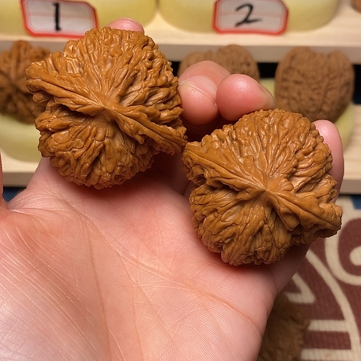 文玩核桃吊坠47球疆52克