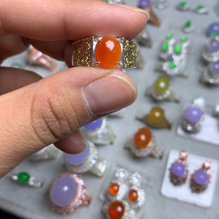 翡翠未镶嵌戒指铜托，卖裸石，需要二次镶嵌