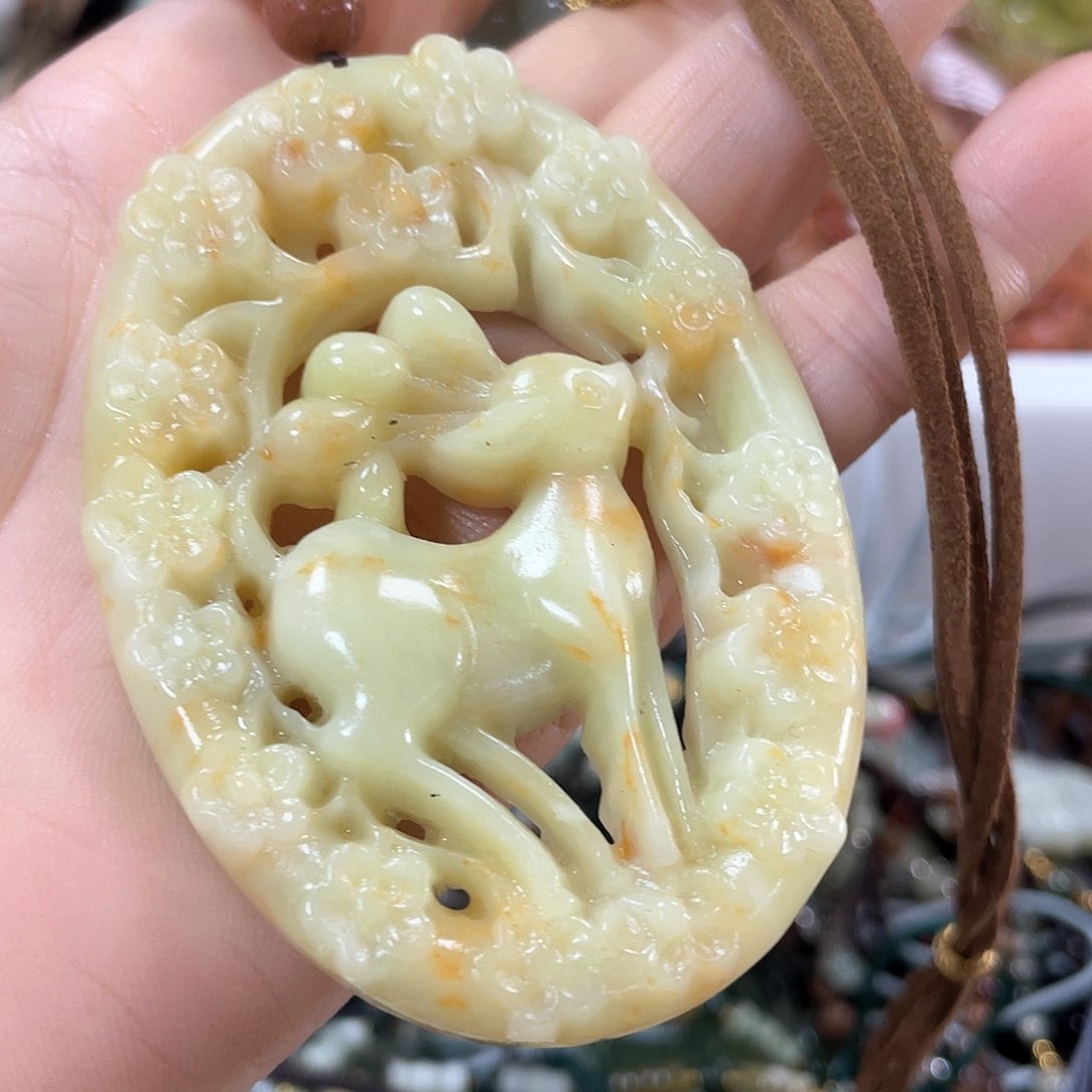 蛇纹石玉颈饰未镶嵌