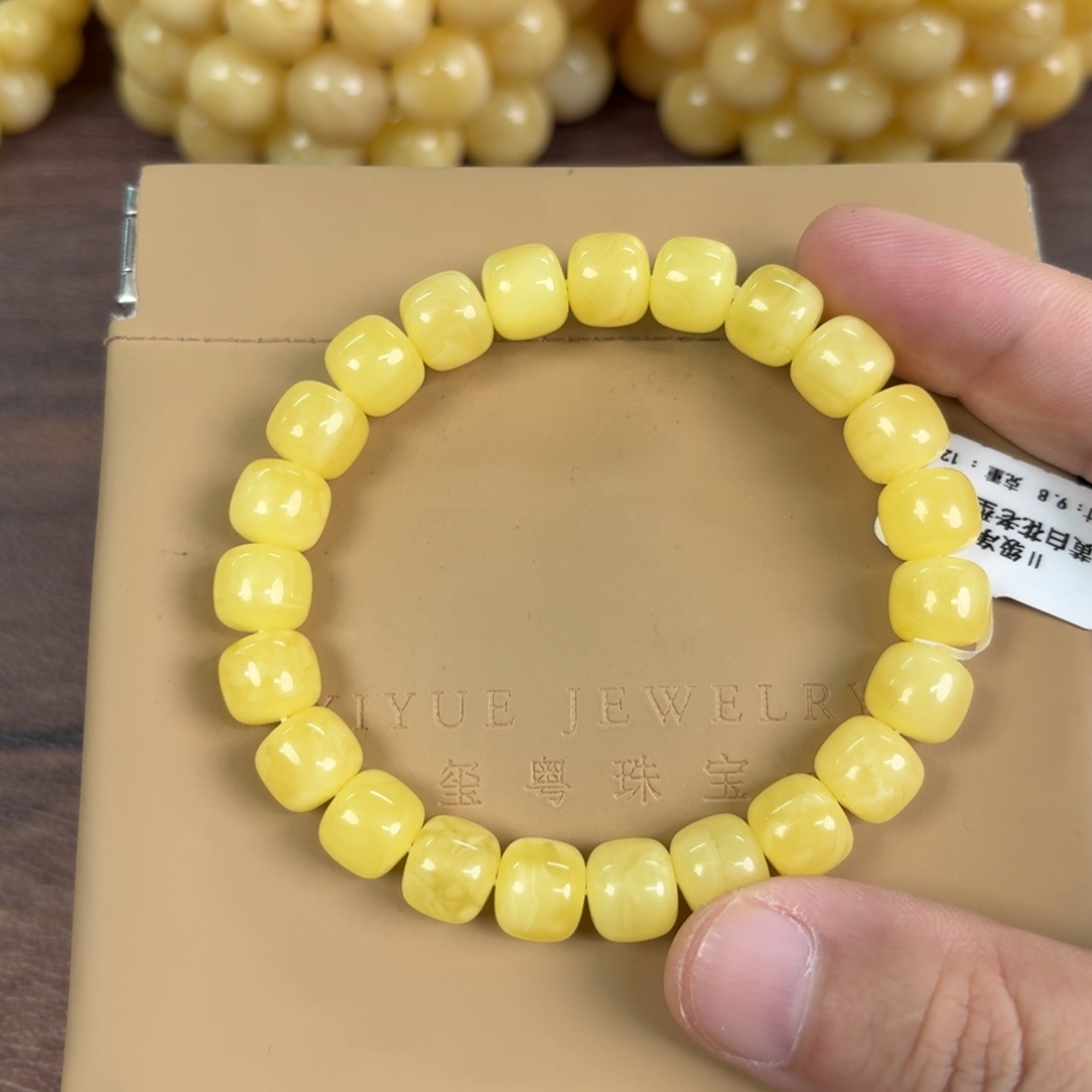 蜜蜡未镶嵌裸石11900000000。