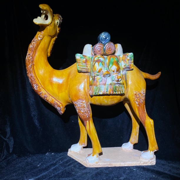 三彩黄釉抬头骆驼 