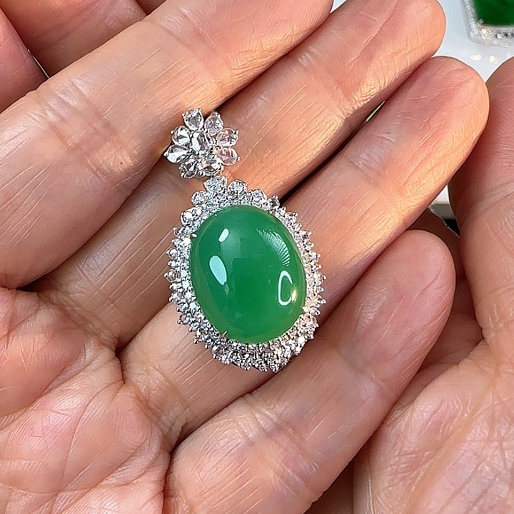 翡翠颈饰18K金镶嵌吊坠