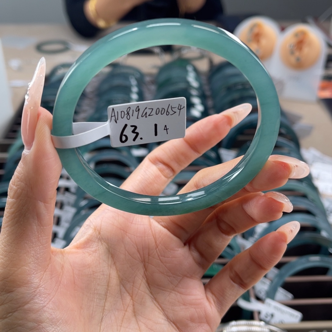 小***k翡翠未镶嵌手镯63.14