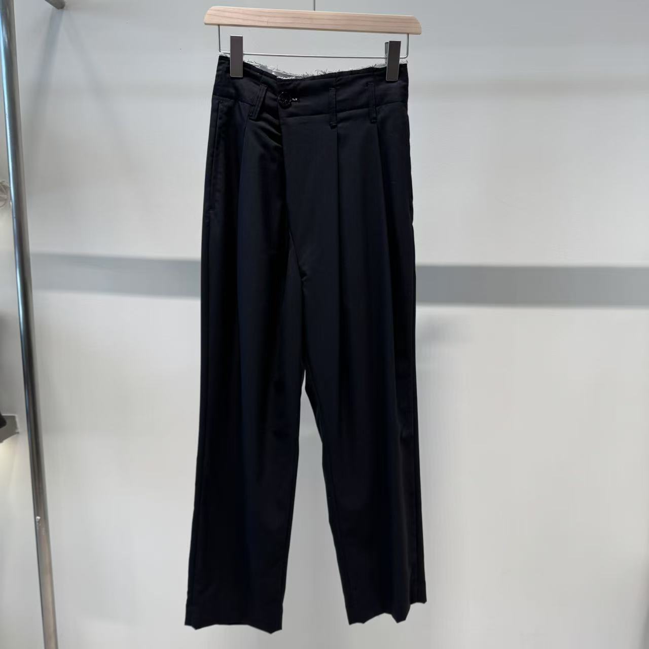 NOEMIE L'AMOR 黑色不规则写扣毛须边显瘦百搭神裤5517