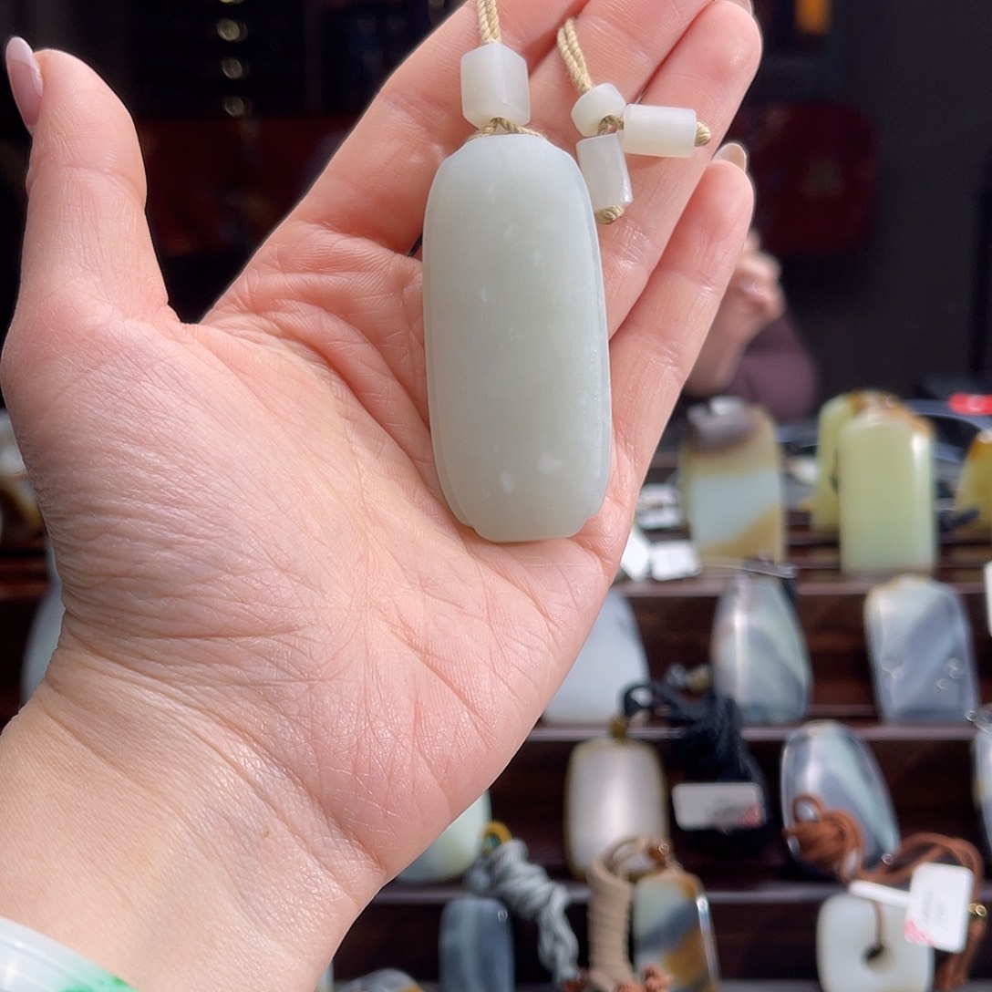 和田玉颈饰未镶嵌