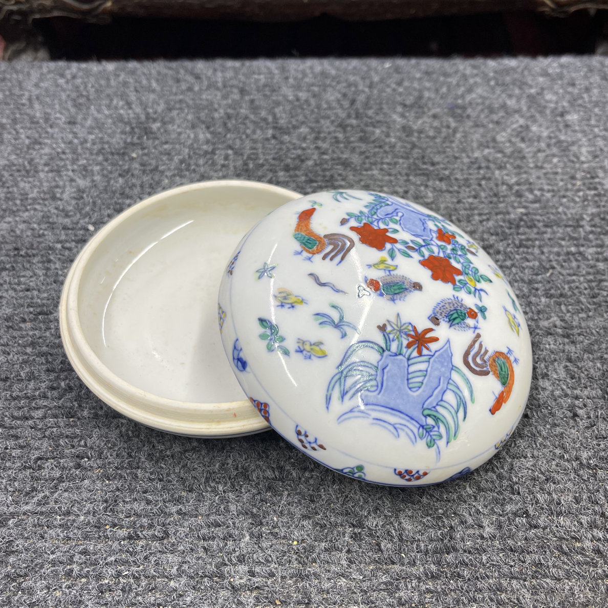 斗彩姹紫鸡缸印尼盒粉盒