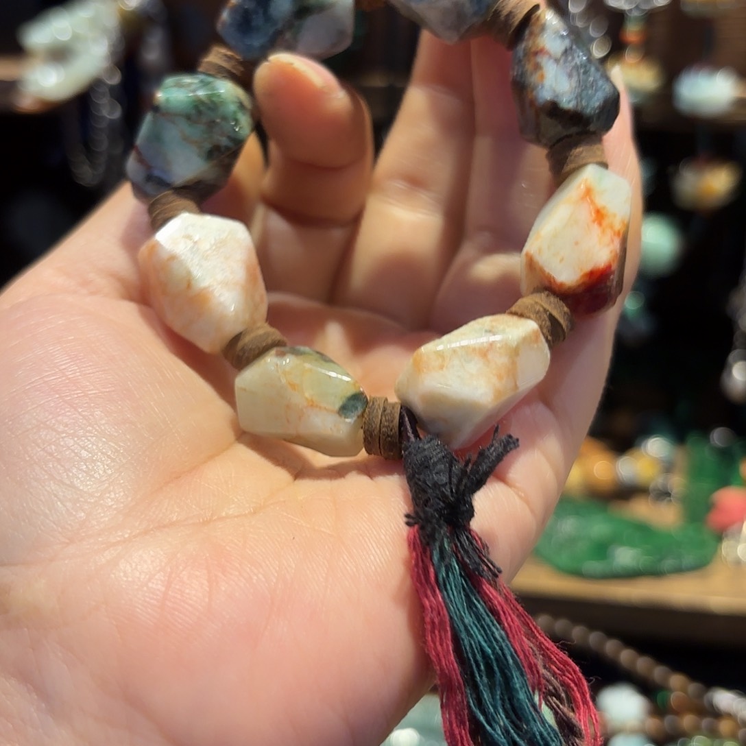 翡翠颈饰未镶嵌我