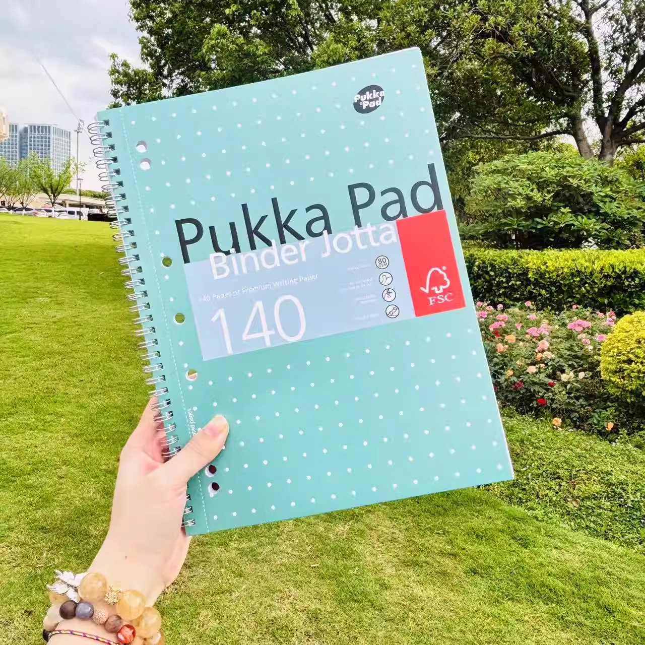 外单英国 PukkaPad A4 7孔 140页 金属色带可撕线横线本7mm