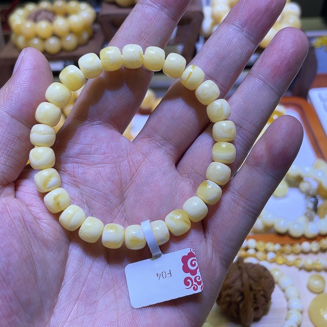 蜜蜡手串未镶嵌8.5mm浓白特妖花溶洞