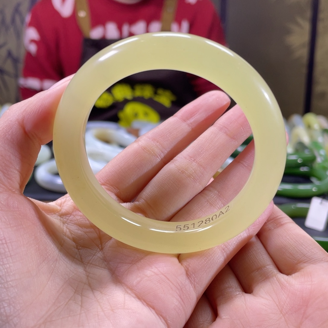 木****和田玉未镶嵌手镯56圈