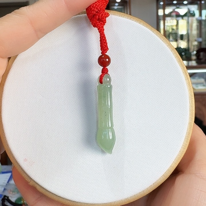 密玉（石英质玉）吊坠合金