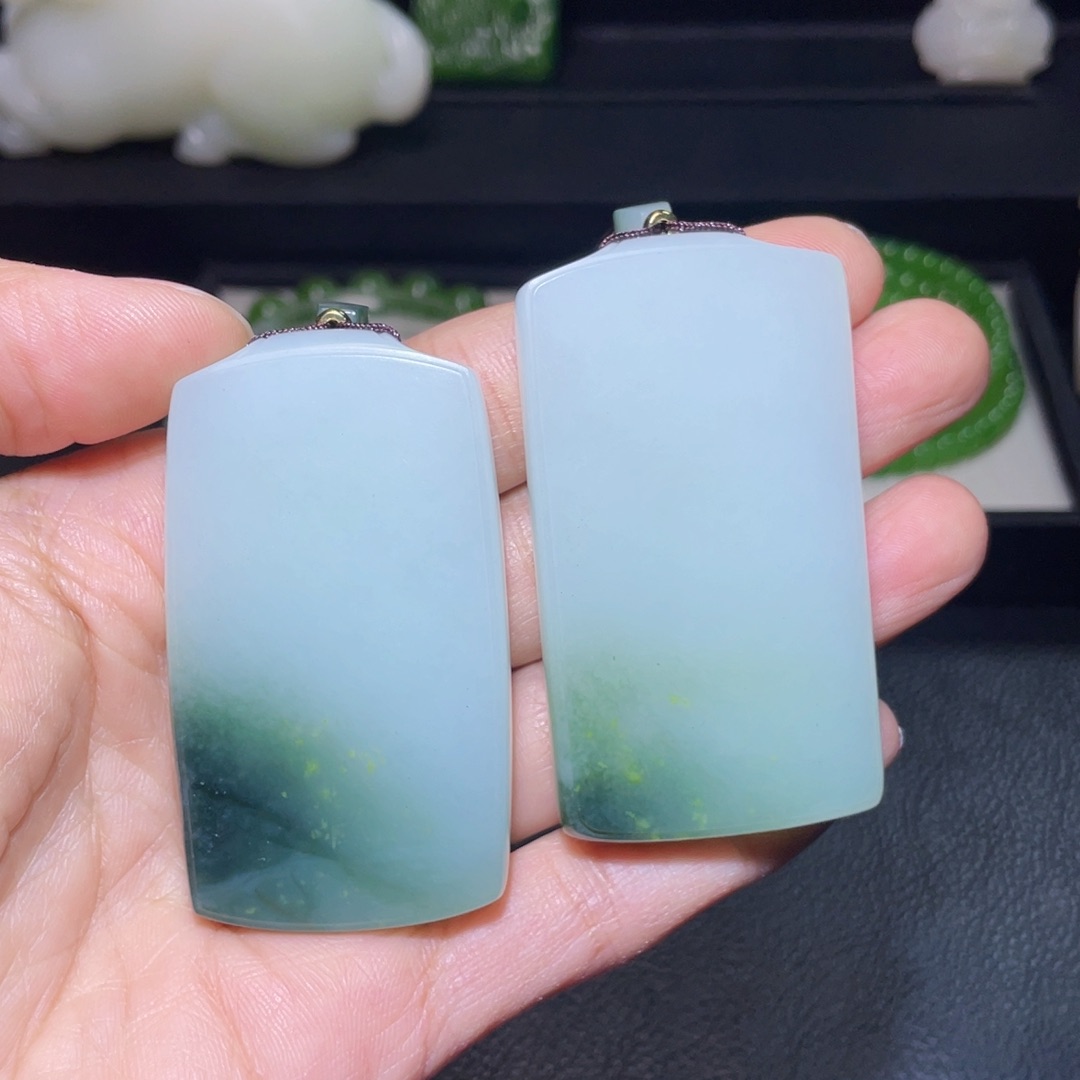 郑***发和田玉未镶嵌挂件