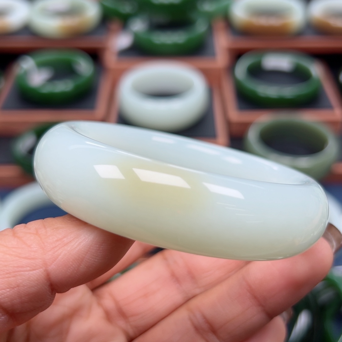 未镶嵌手镯和田玉5657