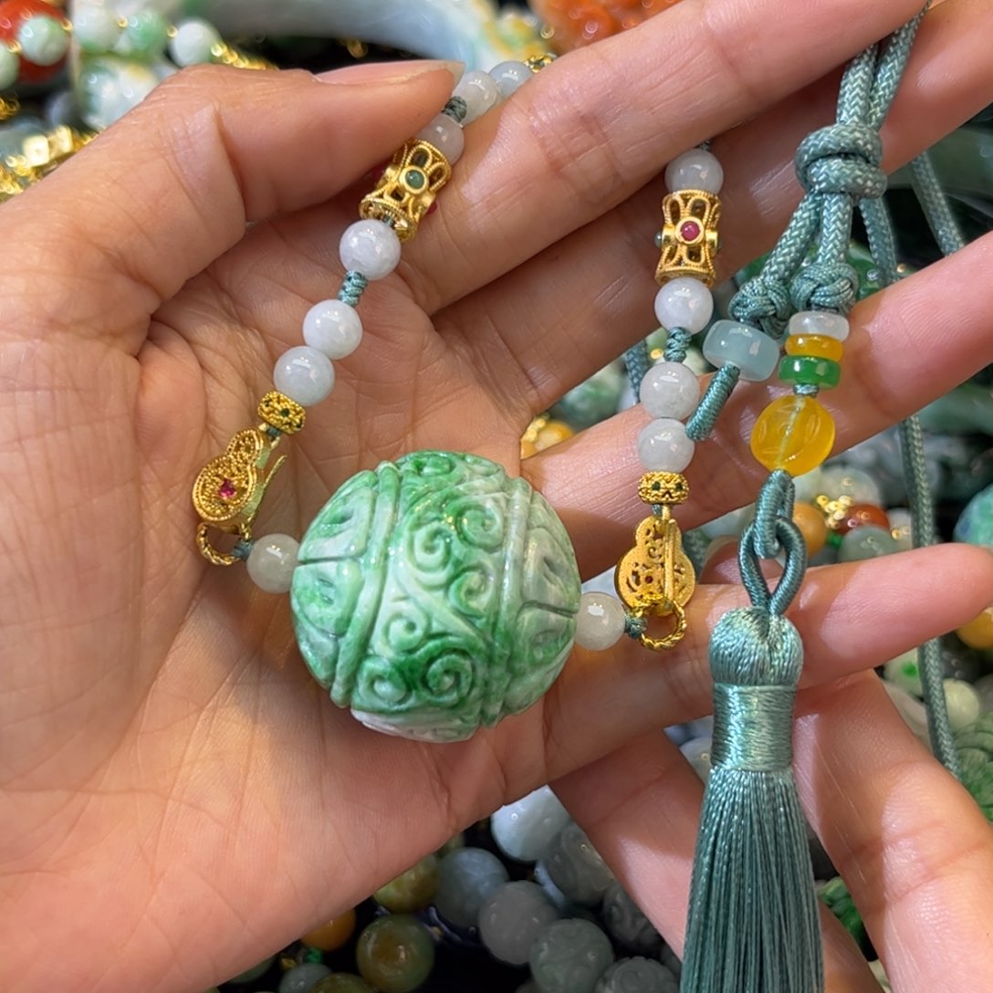 翡翠颈饰未镶嵌待编款