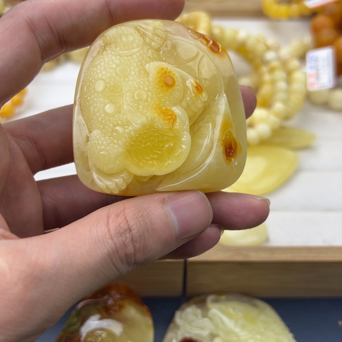 琥珀珠宝奇石未镶嵌