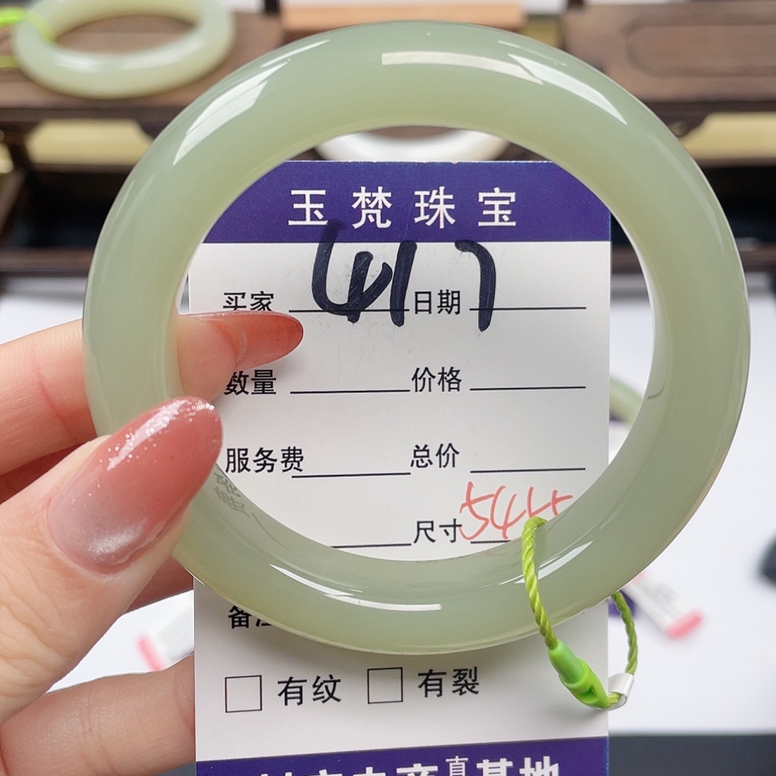 和田玉未镶嵌手镯