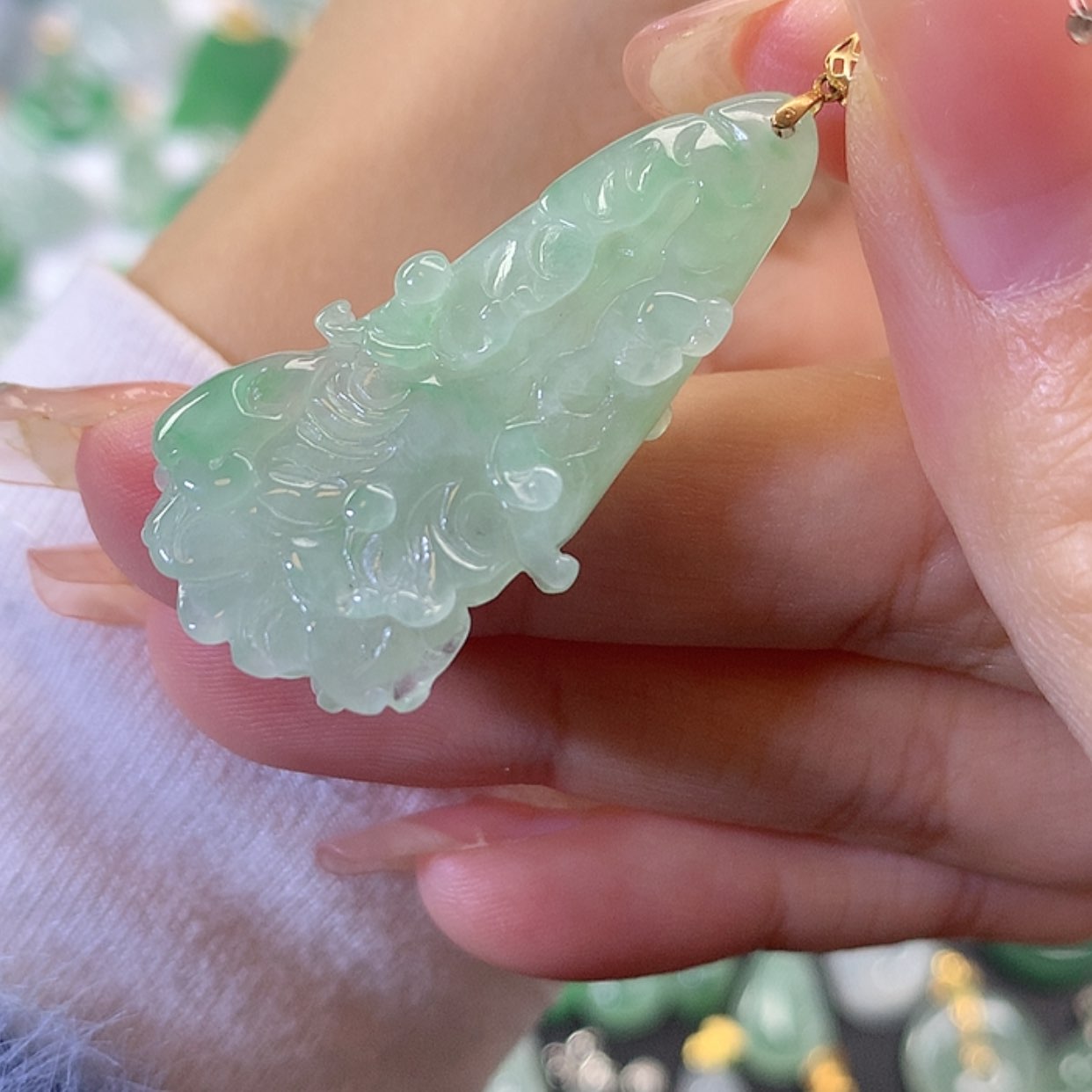 【闪购商品】翡翠吊坠(赠链)18K金镶嵌