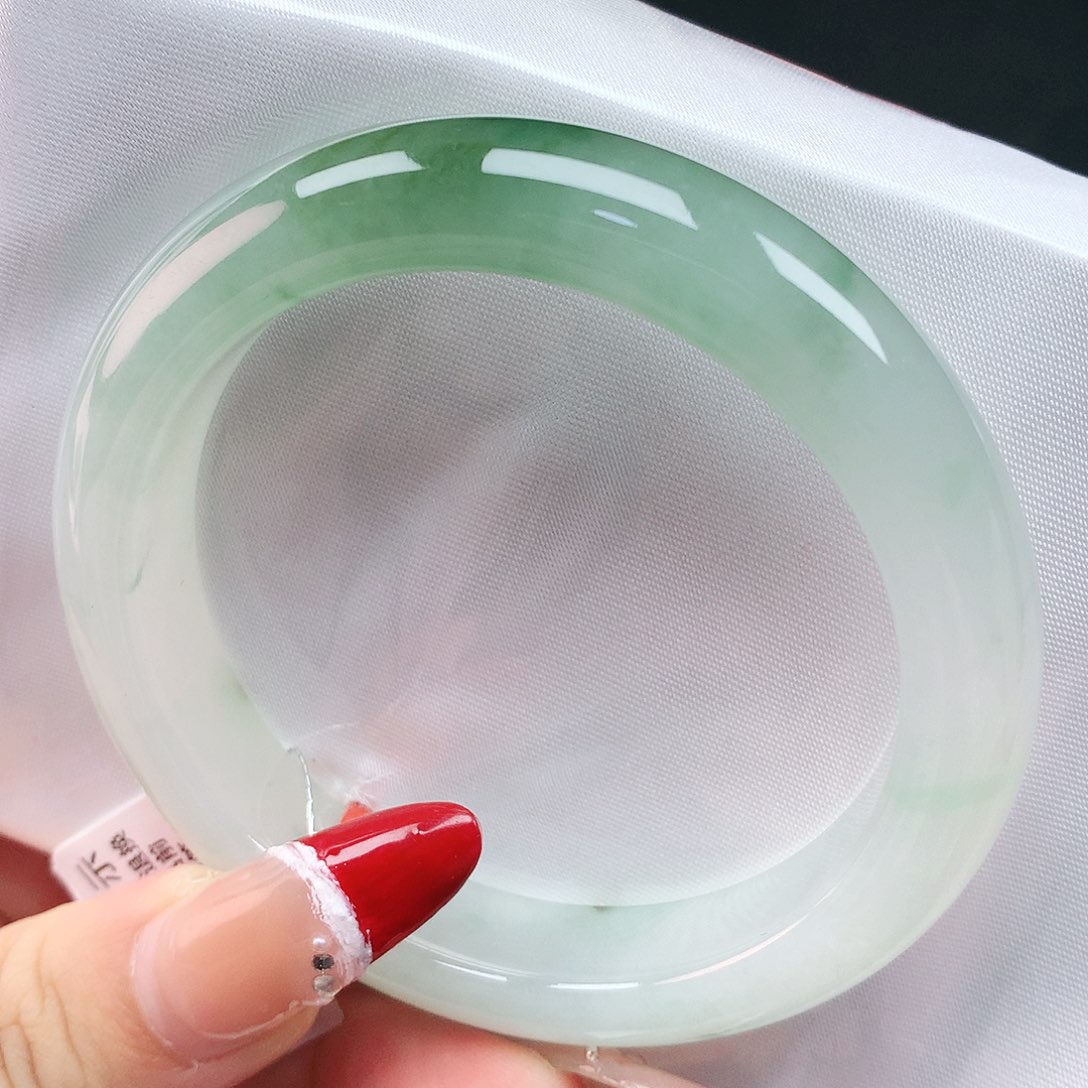 翡翠手镯未镶嵌54圈