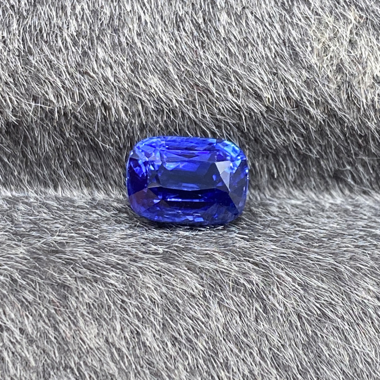 天然斯里兰卡浓郁矢车菊1.57克拉