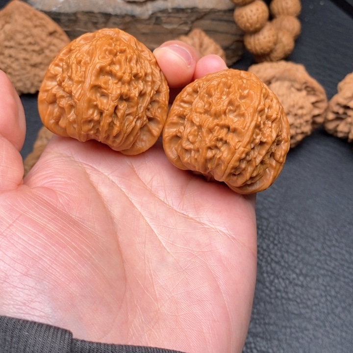 桃核把件尺寸40三角白