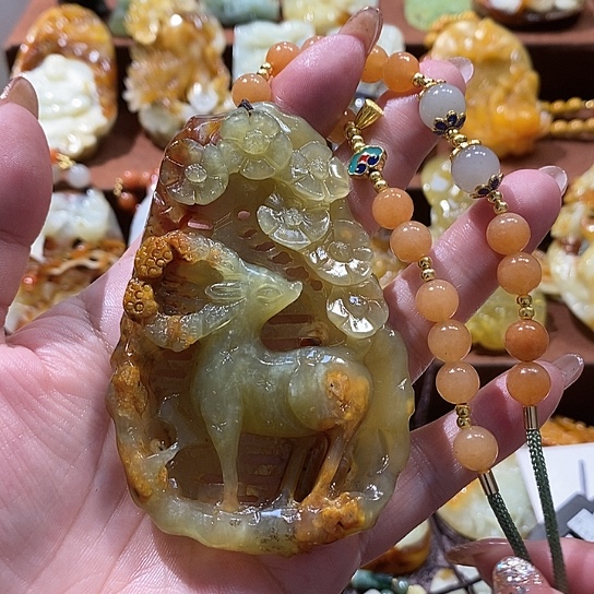 蛇纹石玉未镶嵌颈饰
