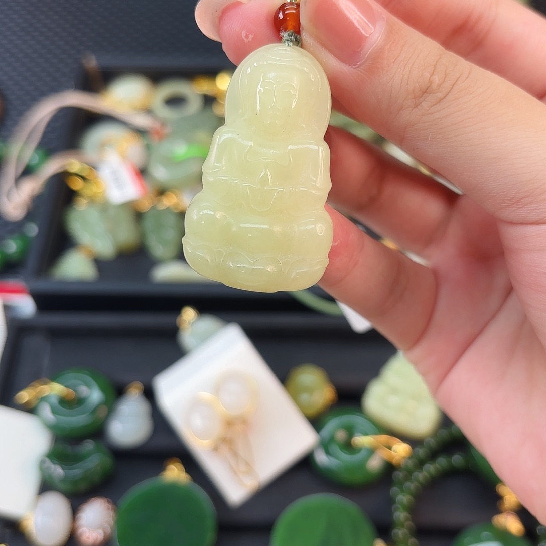 和田玉未镶嵌颈饰黄口观音