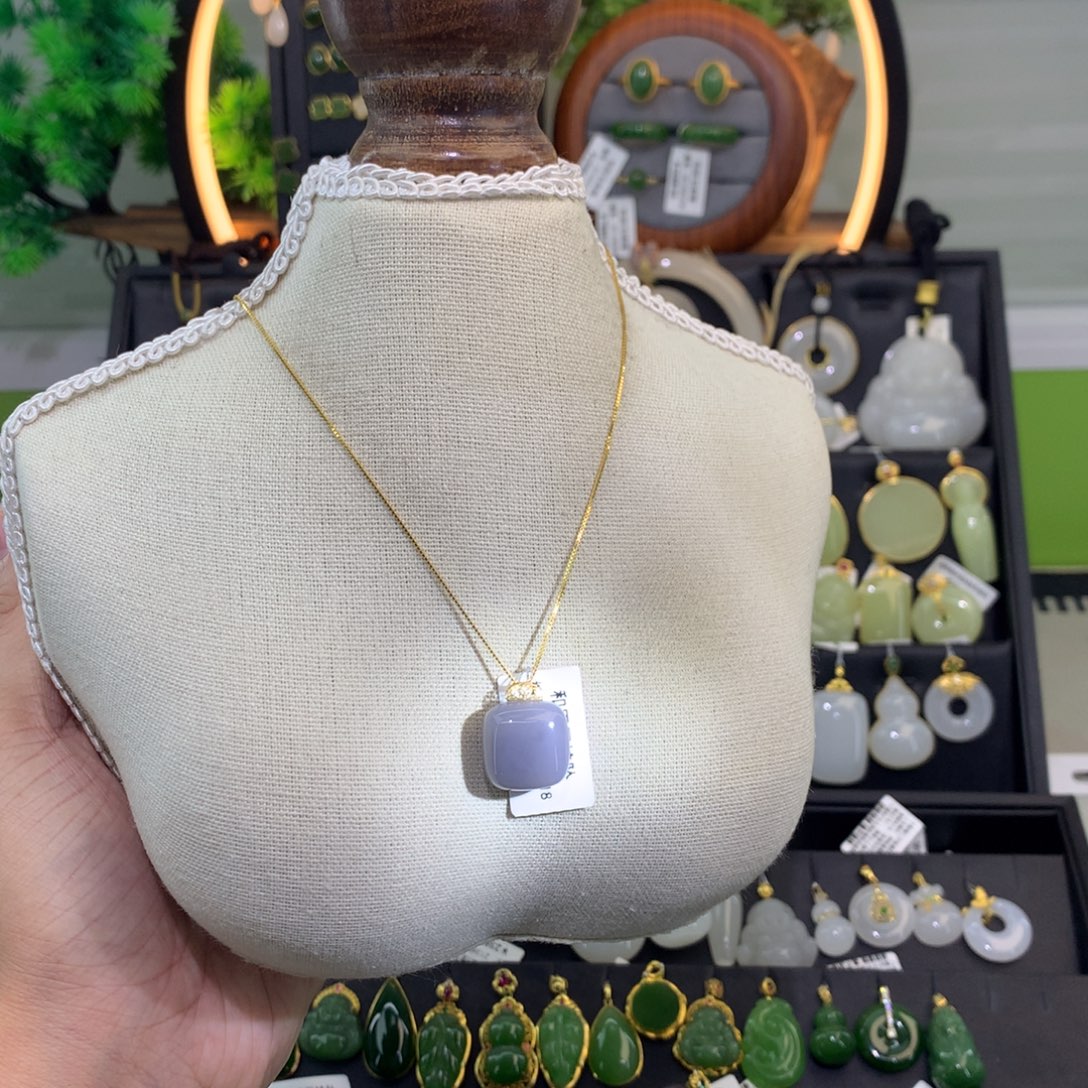 和田玉18K金镶嵌吊坠(赠链)