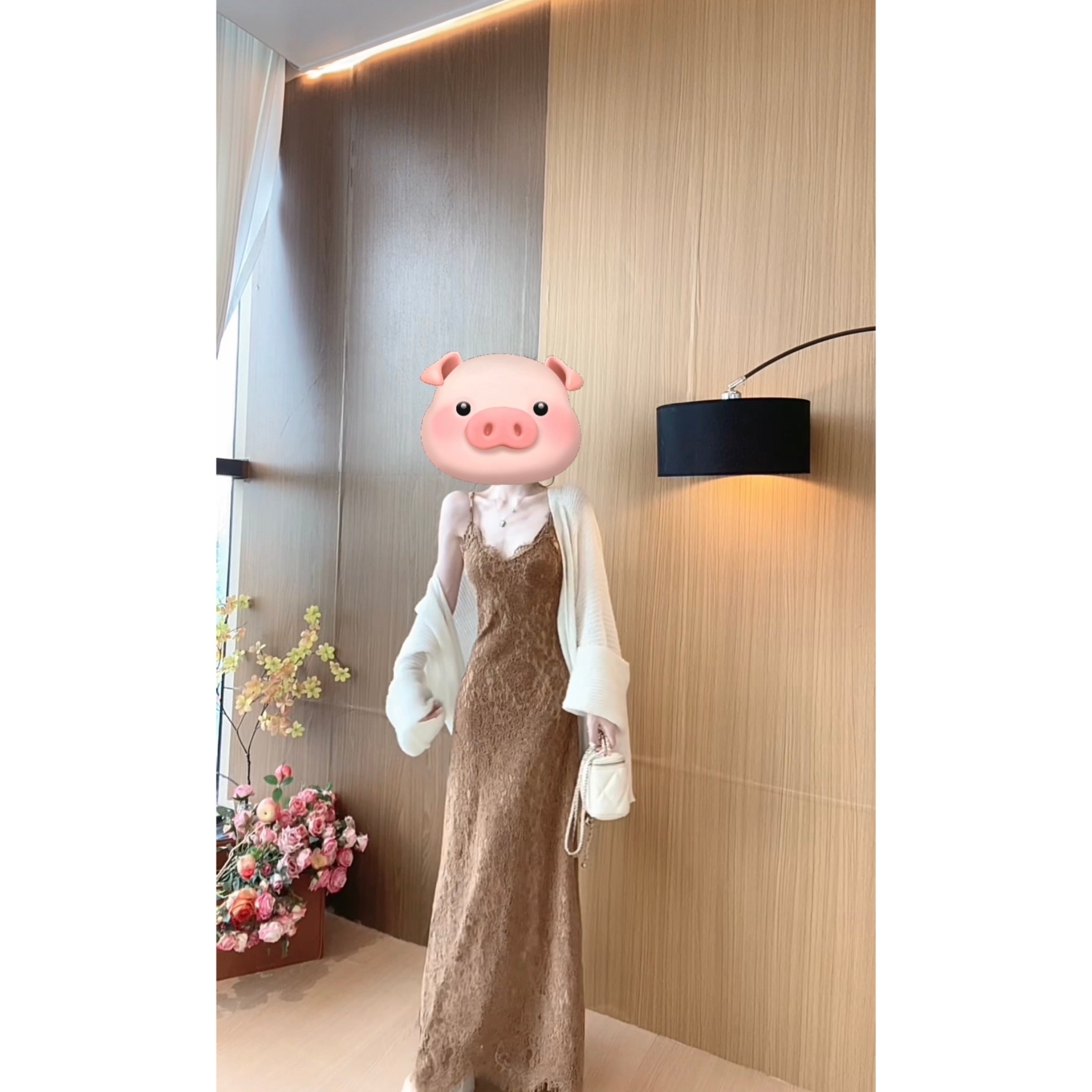 黑咖布朗尼 秋季新款重工浮雕蕾丝吊带打底连衣裙