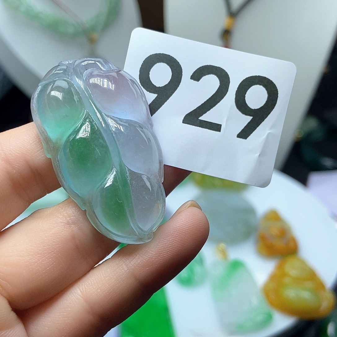 翡翠吊坠(赠链)未镶嵌