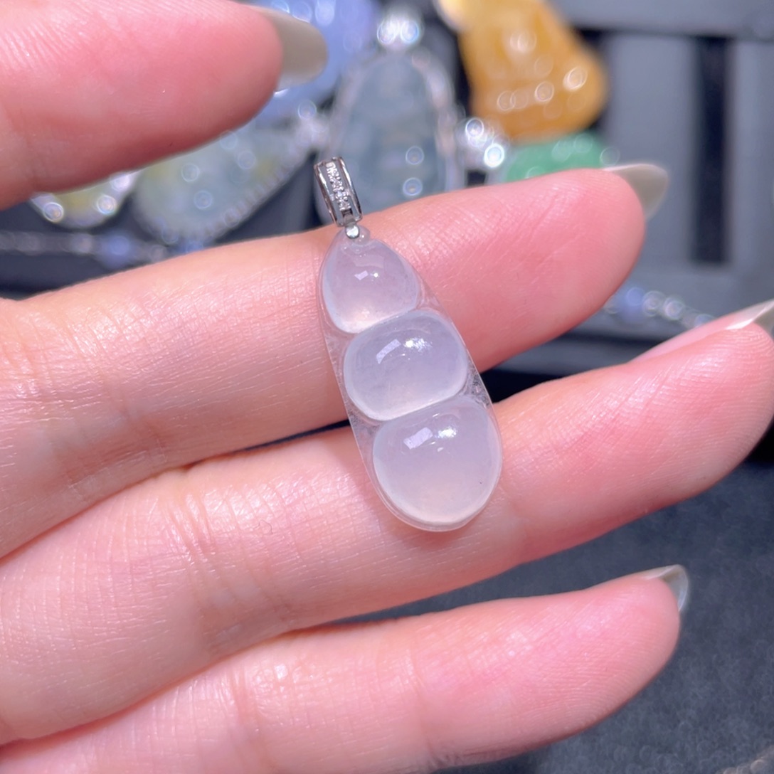 颈饰18K金镶嵌翡翠理*翡翠