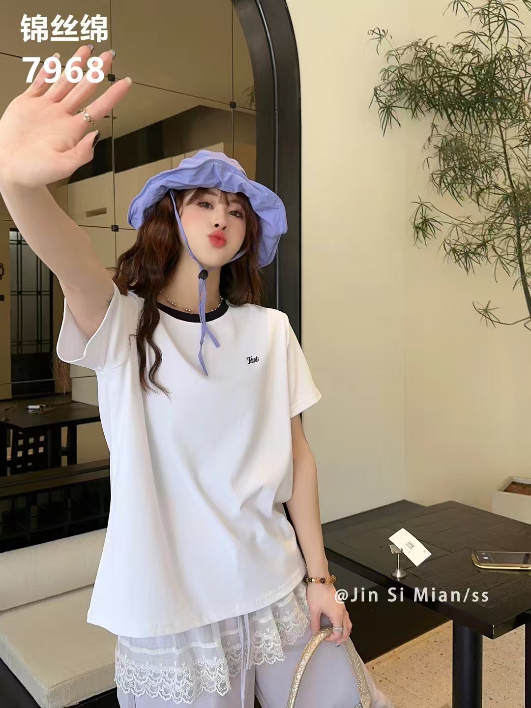 7968小刺绣字母款拼接半袖