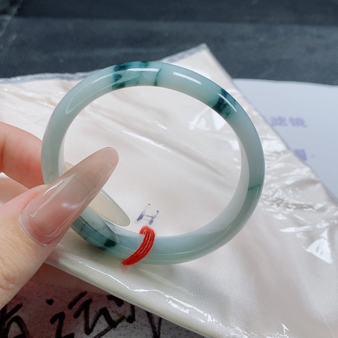 【闪购商品】未镶嵌手镯（贵妃镯）翡翠427号