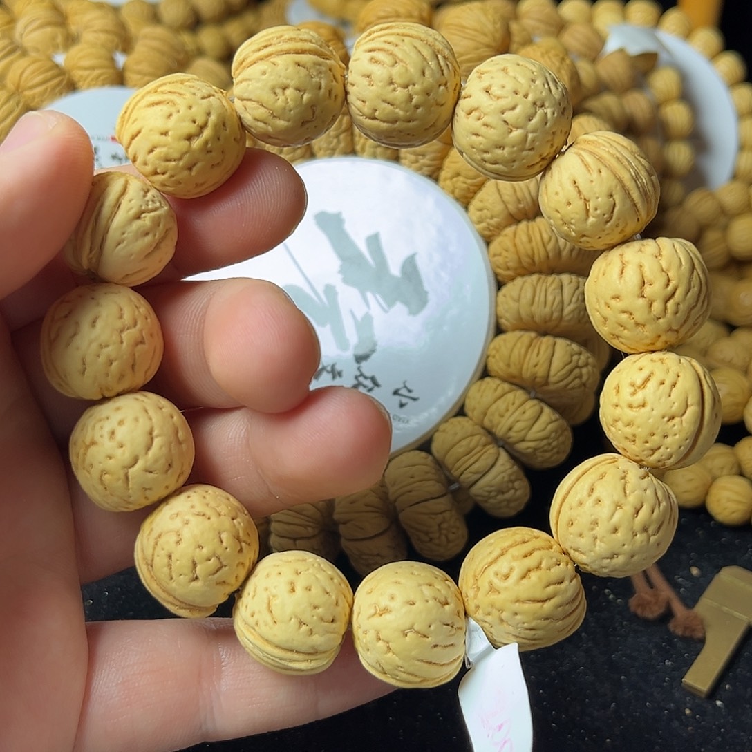 用***6桃核手串18尺寸黄桃