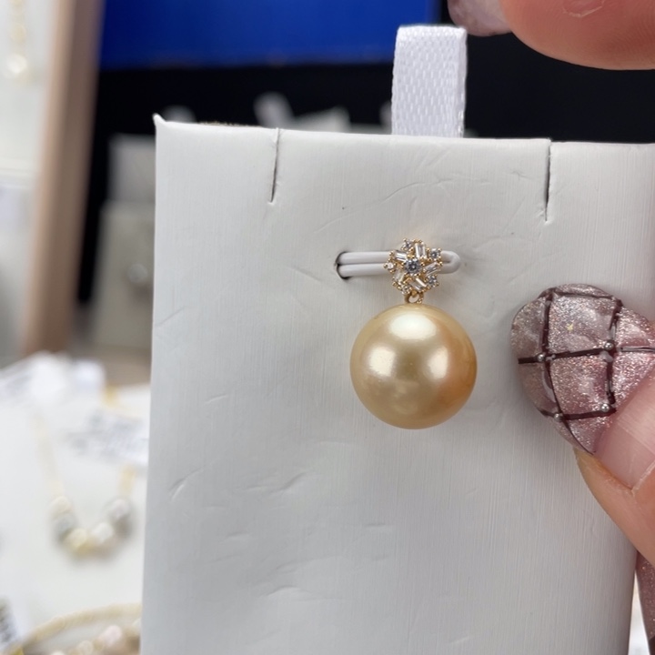 海水珍珠颈饰18K金镶嵌