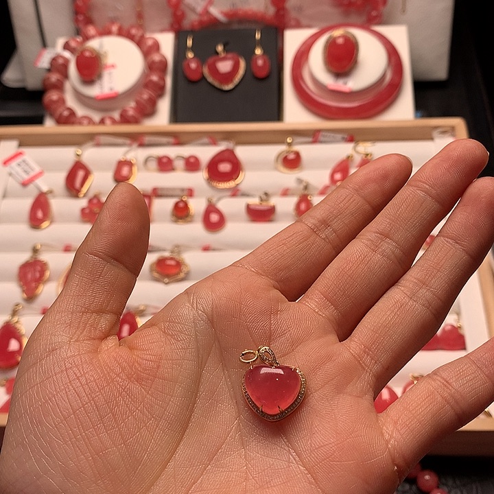 菱锰矿（红纹石）颈饰18K金镶嵌行****烟