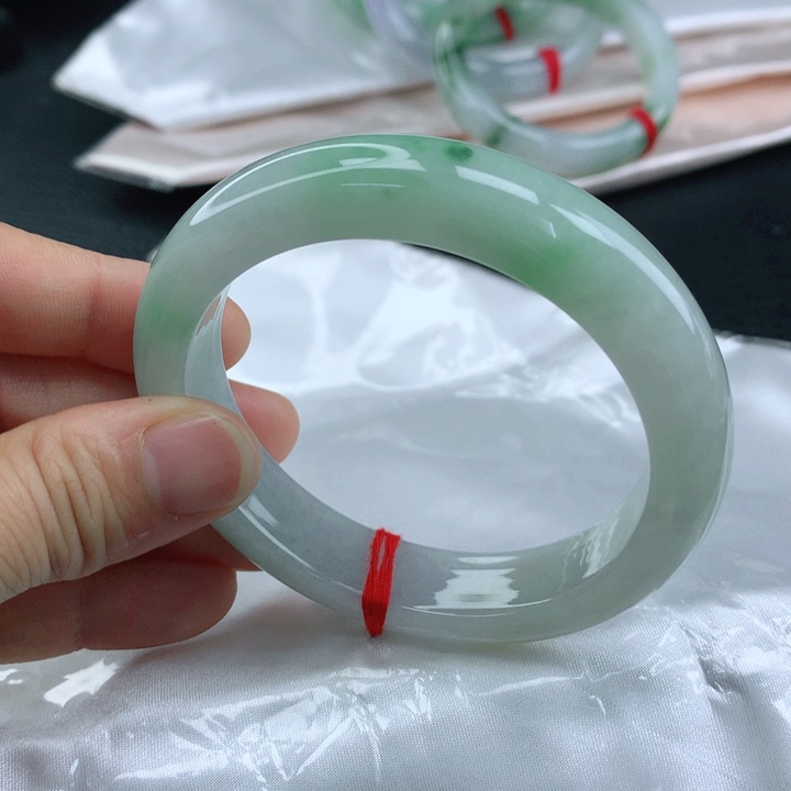 翡翠手镯未镶嵌糕*圆58+飘绿翡翠手镯