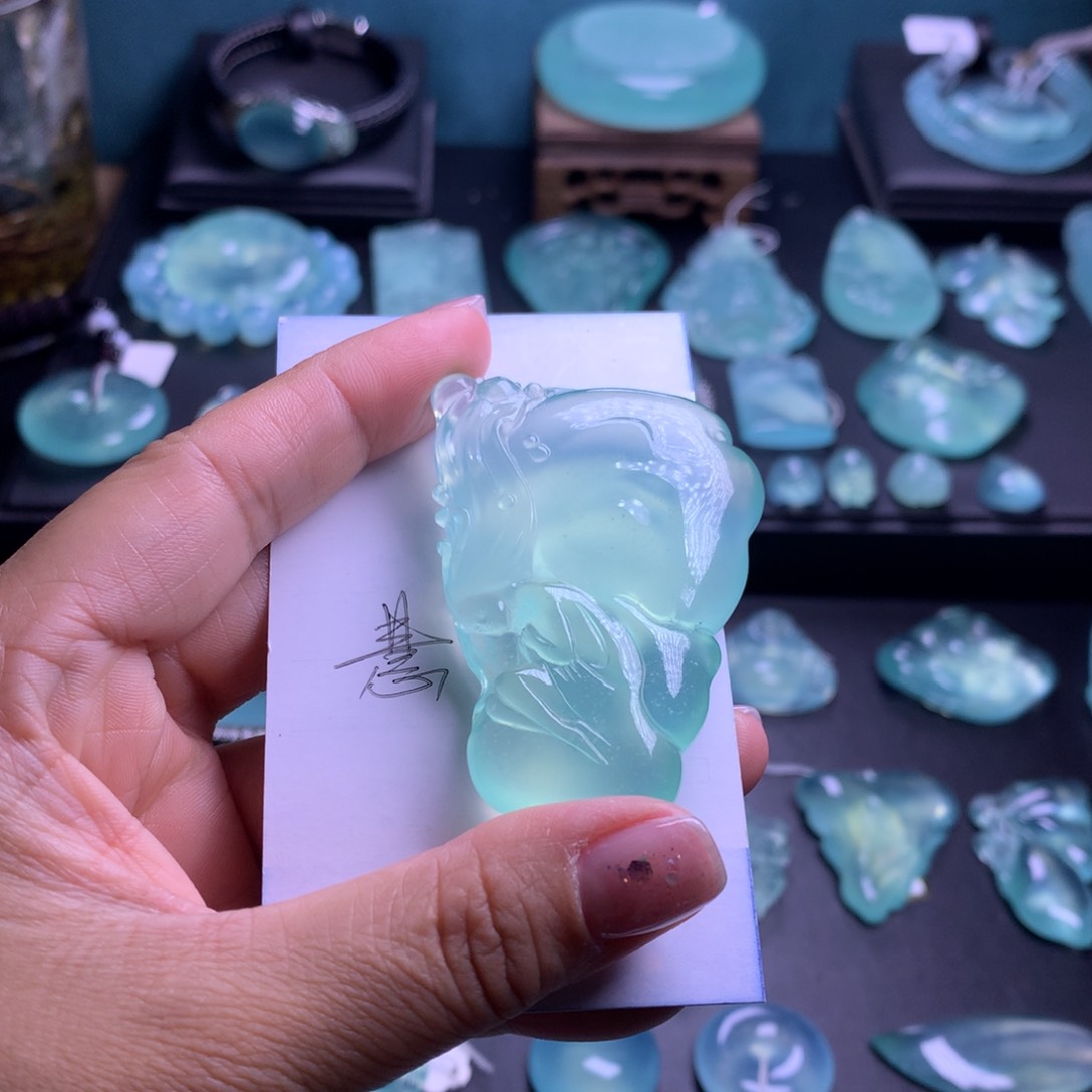 蛇纹石玉吊坠未镶嵌