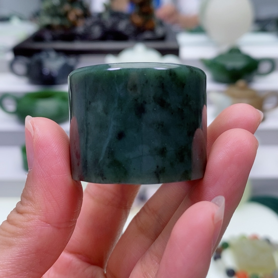 和田玉未镶嵌摆件扳指