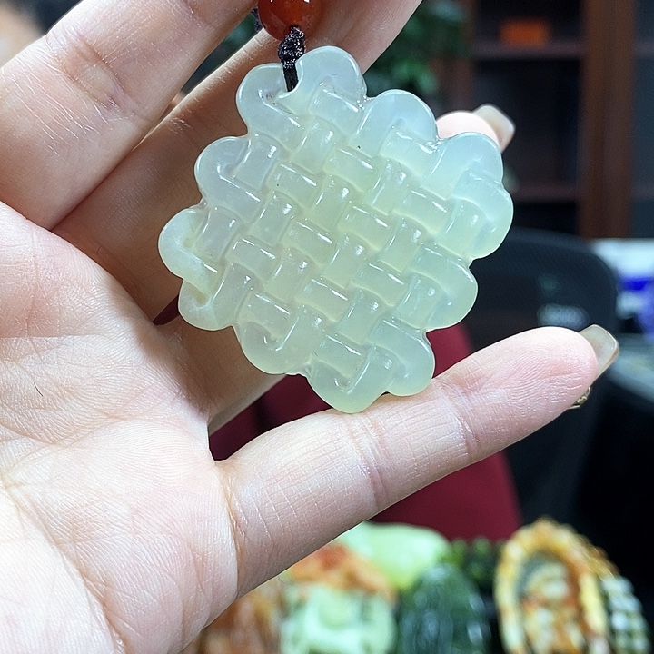 蛇纹石玉吊坠未镶嵌