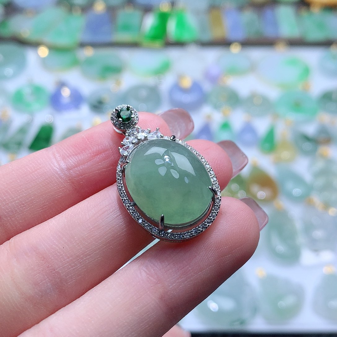 翡翠颈饰未镶嵌翡翠