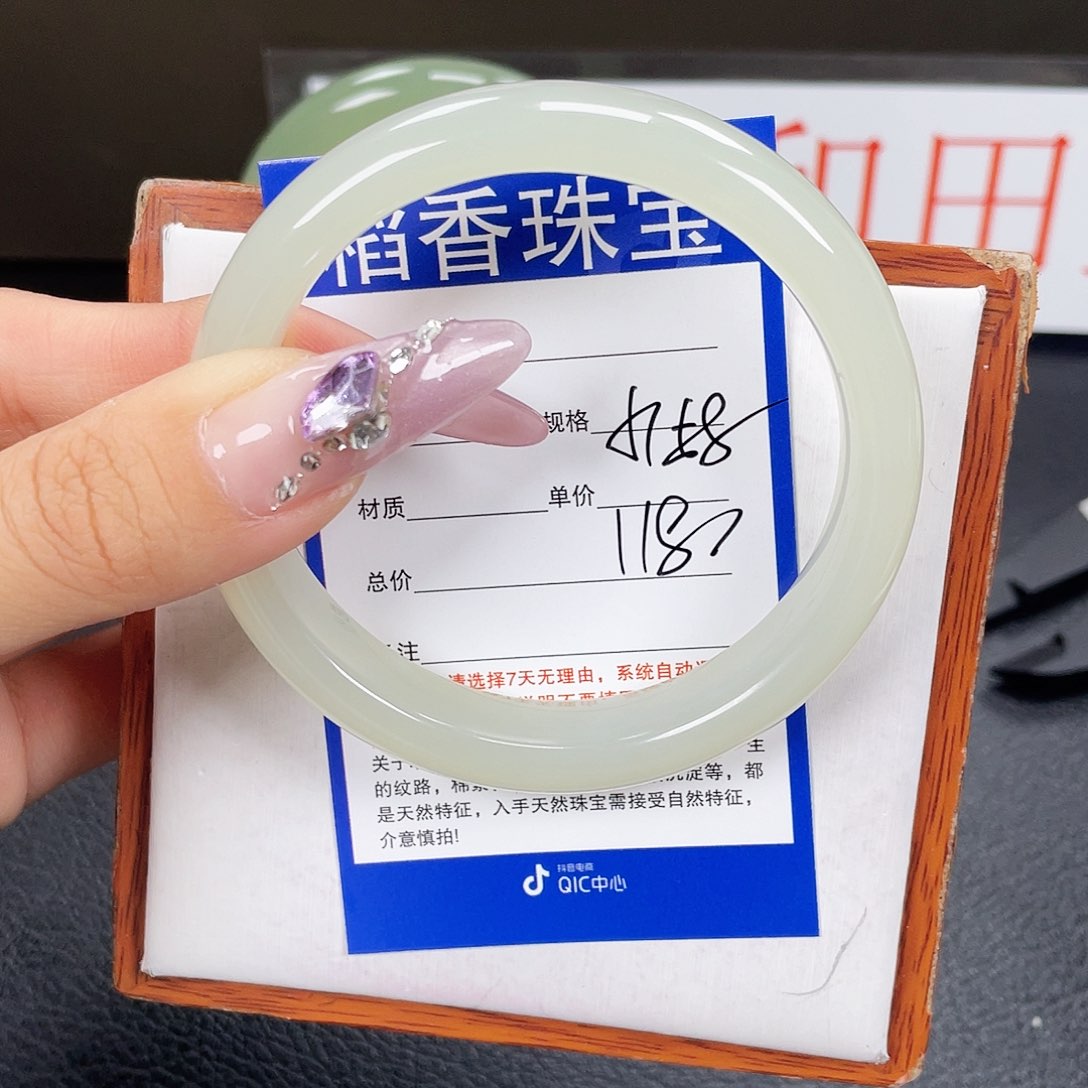 和田玉手镯未镶嵌